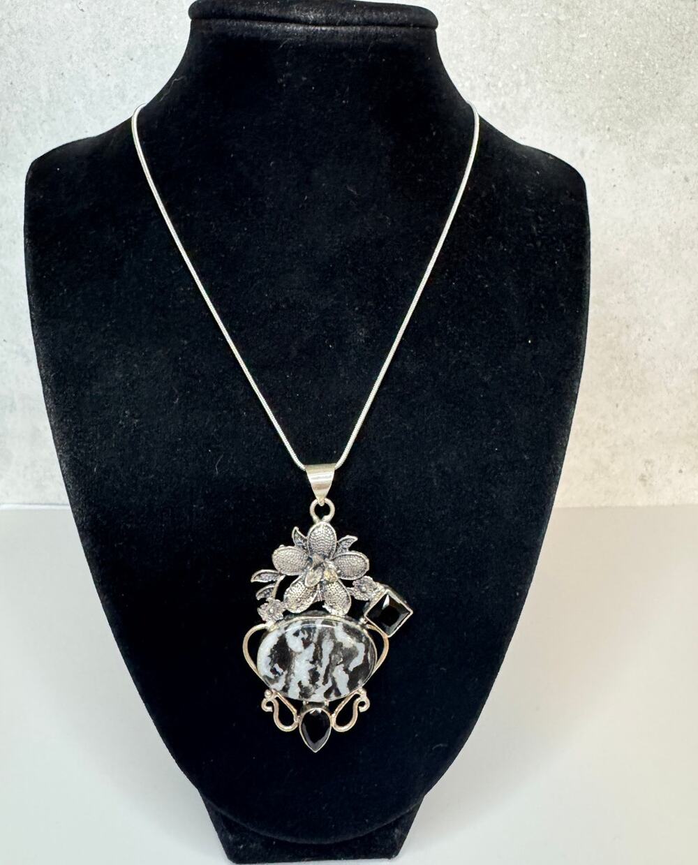 VNTG Artisan .925 Sterling Silver Floral Statement Pendant Necklace - Picture 1 of 6